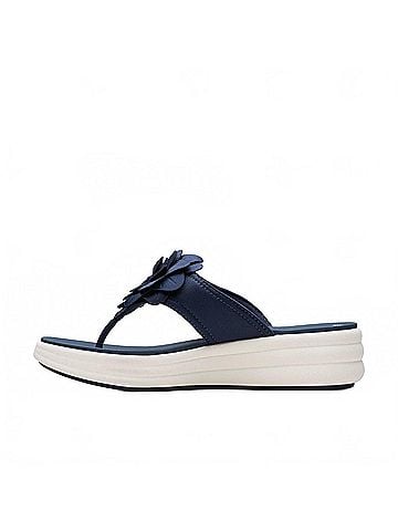 Clarks Women's Drift Flora Sandal in Navy (view 2)
