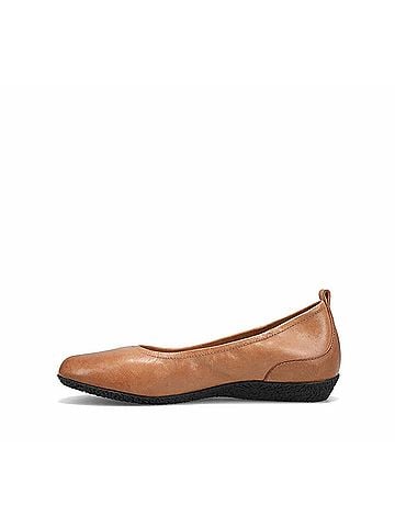 Taos Women's Chit Chat Flat Shoes in Caramel (view 2)