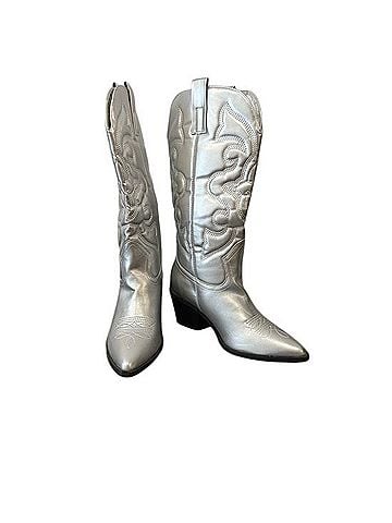 Amazon Essentials Boots (view 2)