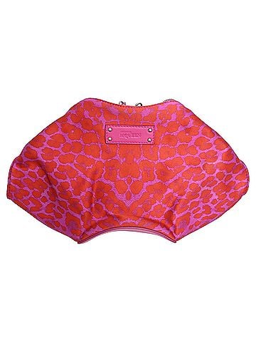 Alexander McQueen Alexander McQueen De Manta Clutch Bag in Pink (view 1)