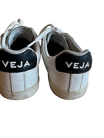 VEJA Sneakers (view 2)