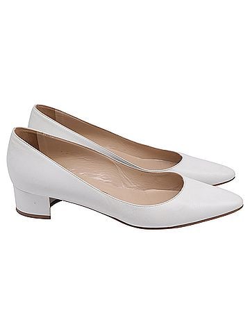 Manolo Blahnik Manolo Blahnik Pointed-Toe Low-heeled Pumps in White Leather (view 1)