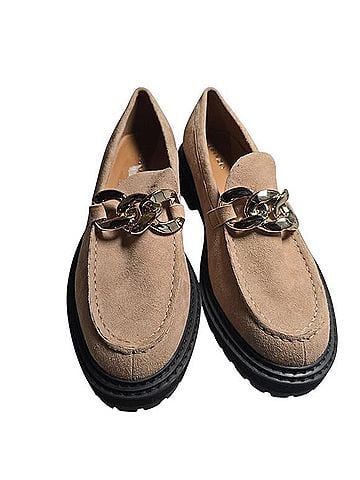 Lisa Vicky Flats (view 1)