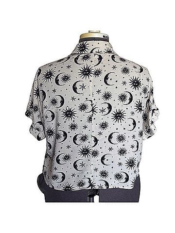 Hot Topic Short Sleeve Button-Down Shirt (view 2)