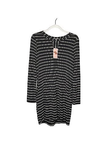 Le Lis Nellie Taft Casual Dress (view 1)