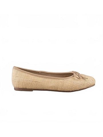 Oasis Society Women's Erika Flat Shoes in Wheat (view 1)