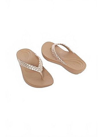Aetrex Women's Vicki Braided Thong Sandal in Champagne Gloss (view 2)