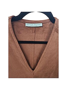 bryn WALKER Baxter Faux Suede
V Neck Sequoia Long Sleeve Blouse (view 2)