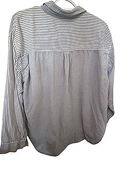 American Eagle Outfitters Button-Down Shirt (view 2)