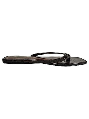 Totême Totême The Flip-Flop Croc-Effect Flip Flops in Brown Leather (view 1)