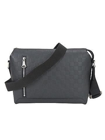 Louis Vuitton Louis Vuitton Discovery Messenger PM N42415 Damier Infini Onyx Crossbody Bag for Men LOUIS VUITTON (view 2)