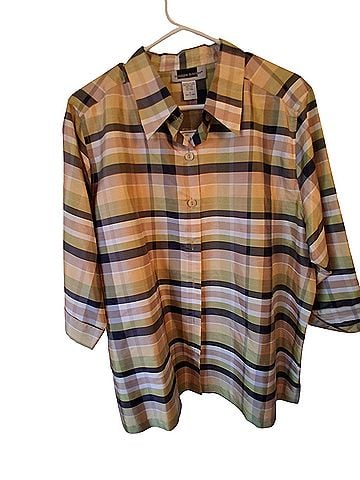 Maggie Barnes Button-Down Shirt (view 1)