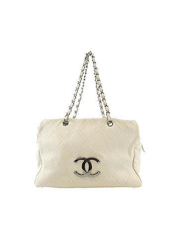 Chanel Chanel 32455 Shoulder Bag (view 1)