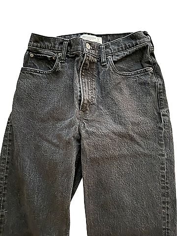 Abercrombie & Fitch 90’s Relaxed Fit Jeans (view 2)