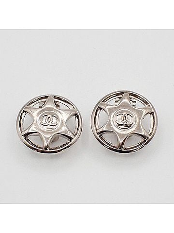 Chanel Vintage Cc Round Clip-On Metal Silver Metal Earrings Jewelry (view 1)