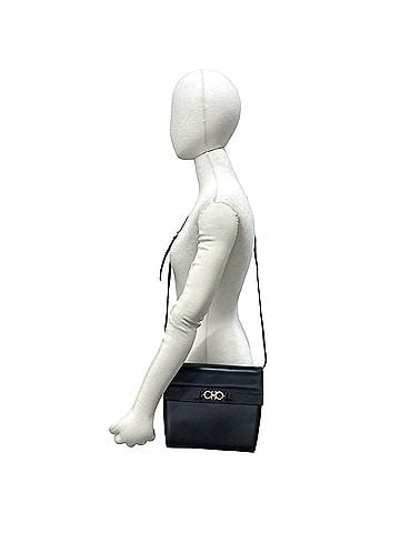 Salvatore Ferragamo Salvatore Ferragamo Vintage Gancini Logo Hardware Leather Shoulder Bag Black 46779 (view 2)