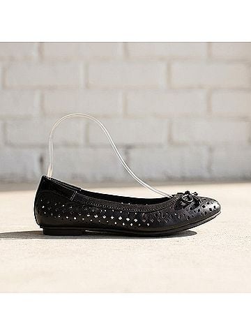 Vionic Women's Spark Surin Ballet Flats in Black (view 1)