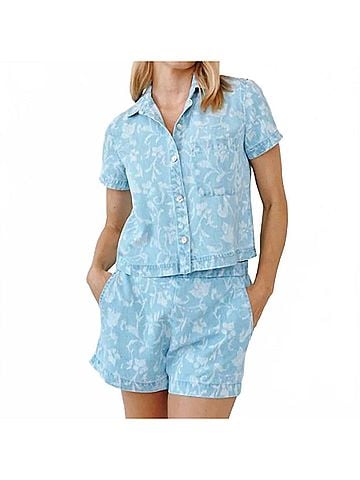 Bella Dahl Short Sleeve Pocket Button Down Top in Vintage Fleur Denim (view 2)