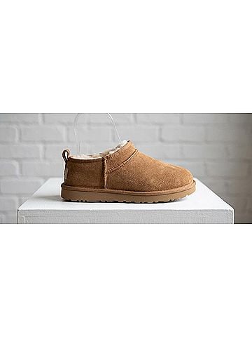 Ugg Kid's Classic Micro Boot 5 Mo in Chestnut (view 1)
