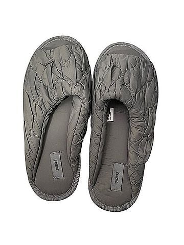 SKIMS Quilted Puffer Slippers Sandals (view 1)