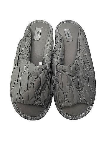 SKIMS Quilted Puffer Slippers Sandals (view 2)