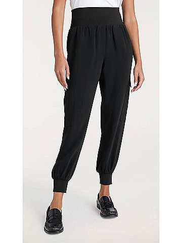 Cinq à Sept Crepe Giles Cropped Pant in Black (view 2)
