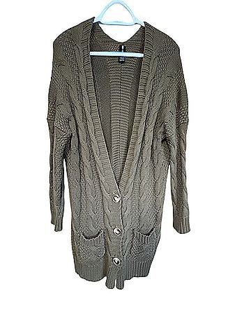 Agnes & Dora Cardigan (view 1)