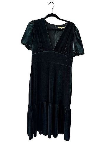 Gianni Bini Blair Velvet Fluted Hem Midi Emerald
Green Cocktail Dress (view 1)