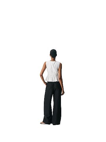 Aritzia Sleeveless Blouse (view 2)