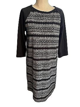 Loft 37 Geometric Textured Knit Raglan Sleeve Shift Dress Casual Dress (view 1)
