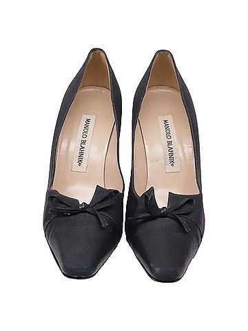 Manolo Blahnik Manolo Blahnik Pumps in Black Leather (view 1)