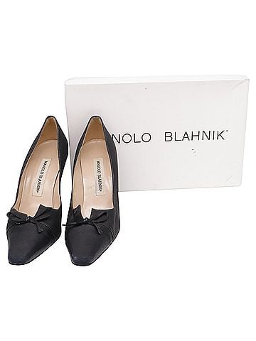 Manolo Blahnik Manolo Blahnik Slingback Pumps in Black Leather (view 1)