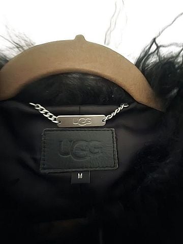Ugg W ABBEY MONGOLIAN SHEARLING VEST Vest (view 2)