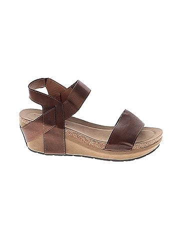 Pierre Dumas Pierre Dumas Wedges (view 1)