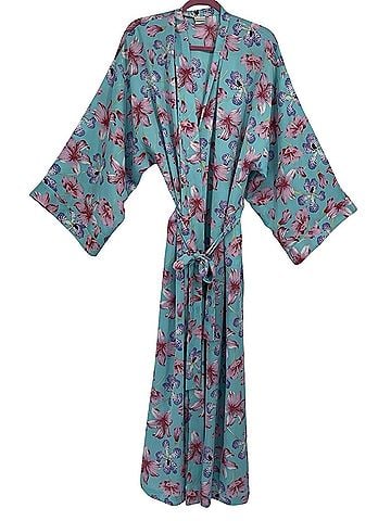 Natori Kimono (view 1)