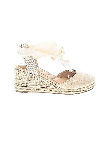 Kelly & Katie Kelly &amp; Katie Wedges (view 1)