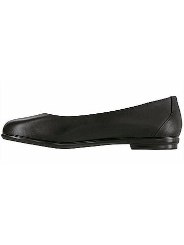 SAS Women's Scenic Ballet Flat in Black (view 2)