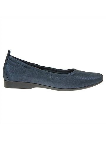 Clarks Women's Un Darcey Vibe Flat Shoes in Navy (view 1)