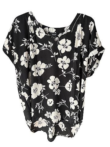 Simply Vera Vera Wang Short Sleeve Blouse (view 1)