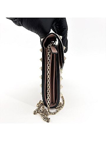 Valentino Garavani Rockstud Envelope Chain Leather Beige Leather Crossbody Bag Bag (view 2)