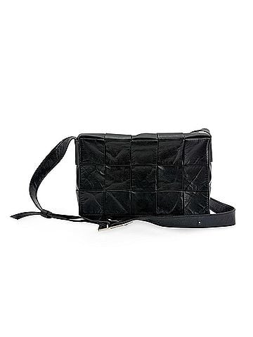 Bottega Veneta Cassette Maxi Intrecciato Leather Black Leather Shoulder Bag Bag (view 1)