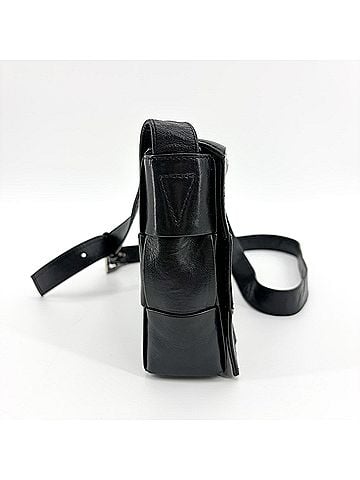 Bottega Veneta Cassette Maxi Intrecciato Leather Black Leather Shoulder Bag Bag (view 2)