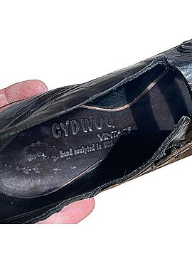 Cydwoq Vintage Handmade Leather Flats Flats (view 2)
