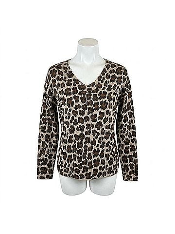 MADE IN ITALY Everyday Leopard V-Neck in Light Olive (view 1)