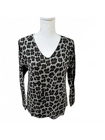 MADE IN ITALY Everyday Leopard V-Neck in Light Olive (view 2)