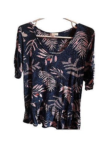Lila Rose Floral drop-waist top T-Shirt (view 1)
