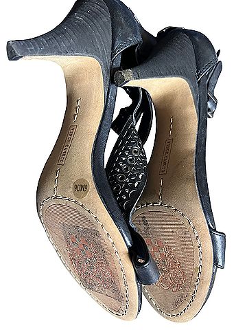 Vince Camuto Vince Camuto Heels (view 2)