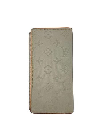 Louis Vuitton LOUIS VUITTON M63236 Portefeuille Brazza Monogram Titanium Canvas Long Wallet Green (view 1)