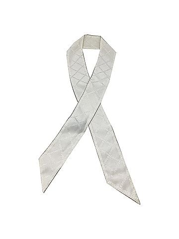 Chanel Chanel Chain-Link Printed Twill Scarf in White Silk (view 1)