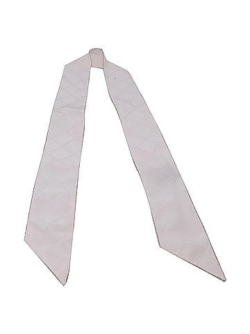 Chanel Chanel Chain-Link Printed Twill Scarf in White Silk (view 2)